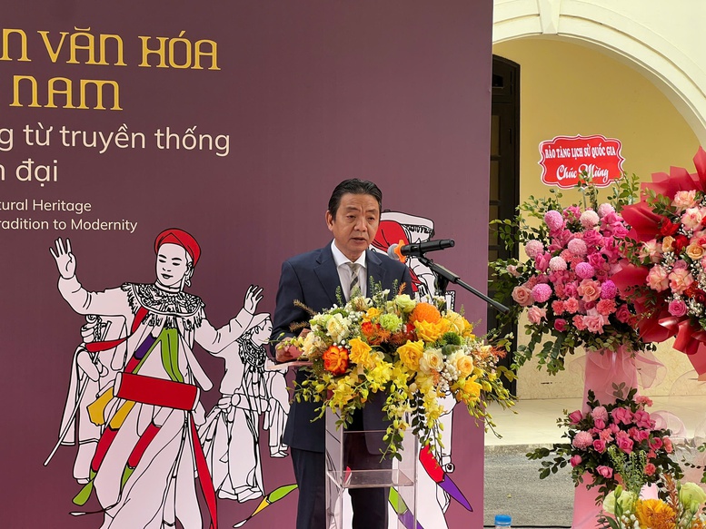 Ông Hoàng Đạo Cương, Thứ trưởng Bộ Văn hóa, Thể thao và Du lịch phát biểu khai mạc Trưng bày.  Ảnh: VGP/Ngọc Hân