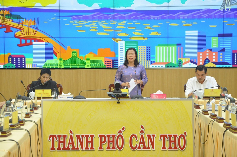 Lễ hội Văn hóa sông nước Cần Thơ năm 2025 lần đầu tiên được tổ chức với chủ đề “Cần Thơ – Sắc màu sông nước”, diễn ra từ 26/12/2025 đến 01/01/2026 tại bến Ninh Kiều và Công viên Sông Hậu - Ảnh: VGP/LS